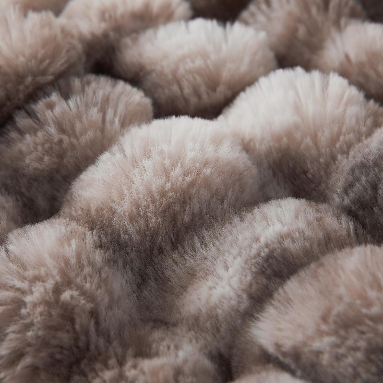 Faux Fur Throw Blanket for Cozy Living Rooms (Modern Design)