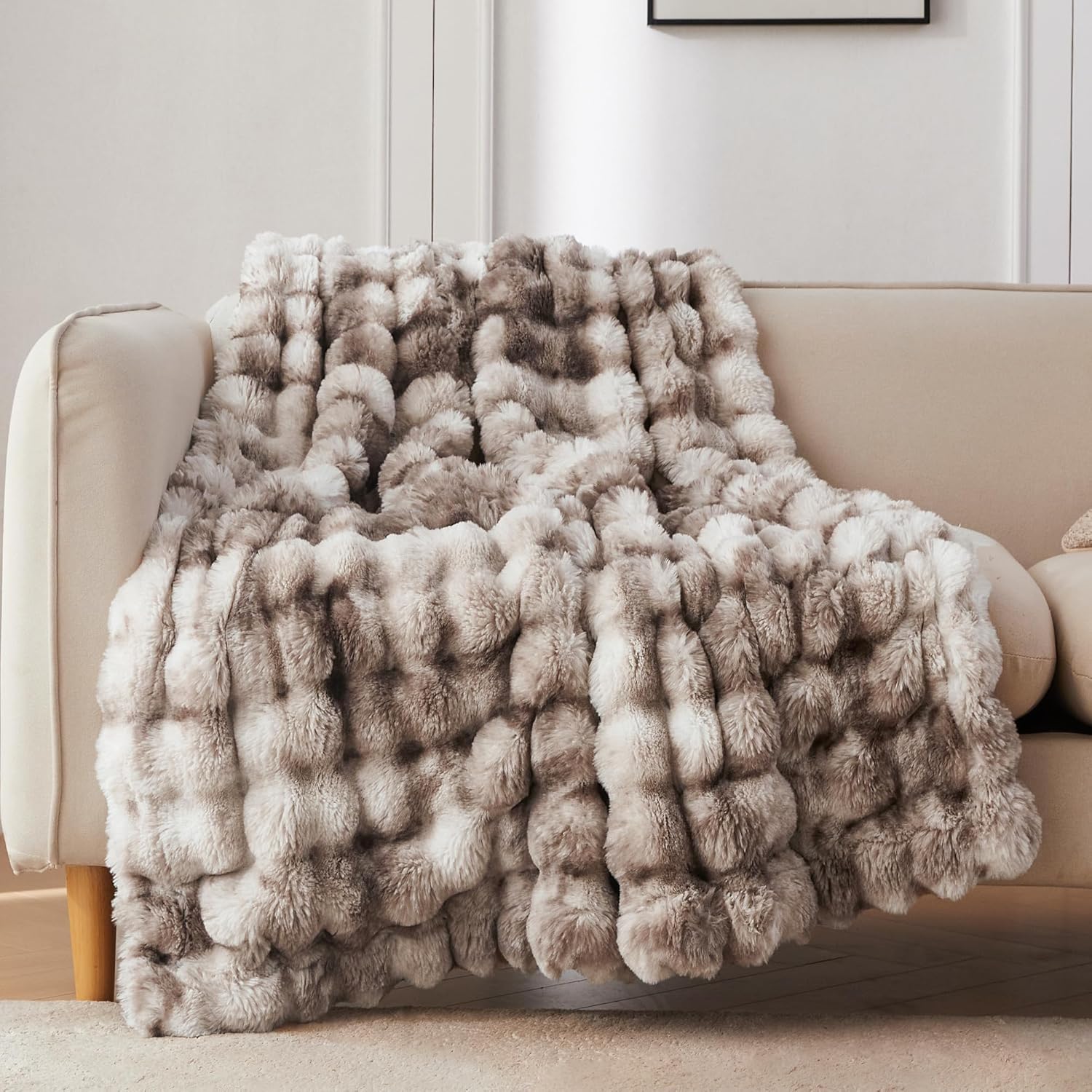 Faux Fur Throw Blanket for Cozy Living Rooms (Modern Design)
