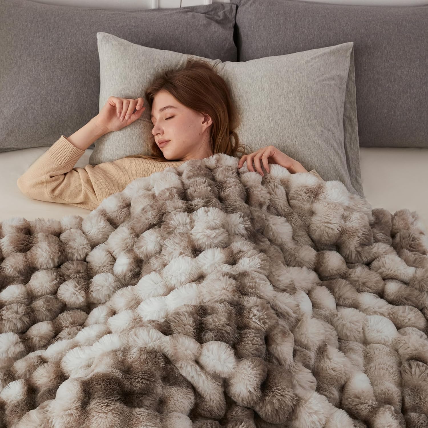 Faux Fur Throw Blanket for Cozy Living Rooms (Modern Design)